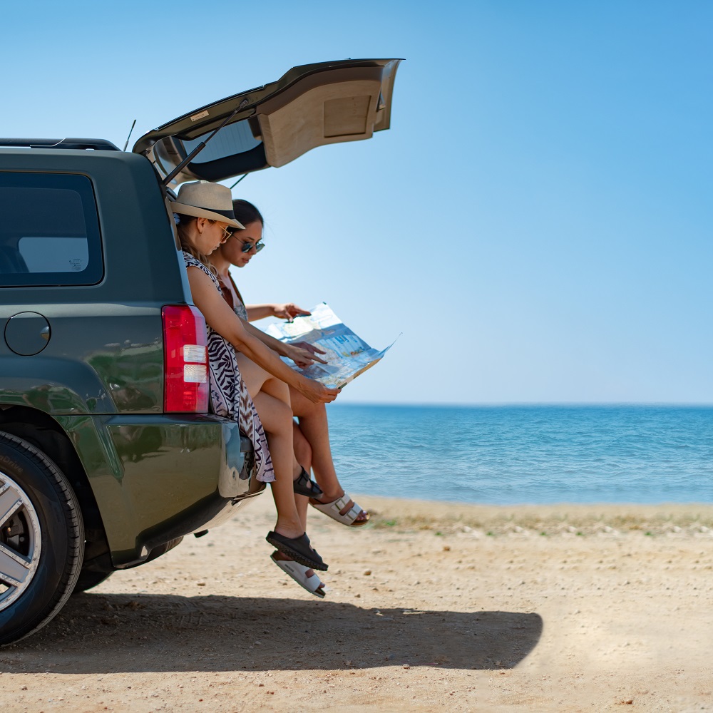 people exploring crete with jeep